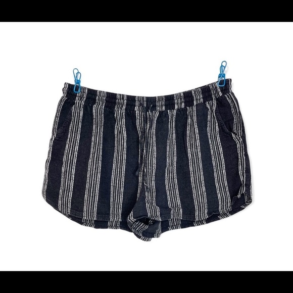 Universal Thread cloth striped shorts - Picture 2 of 5